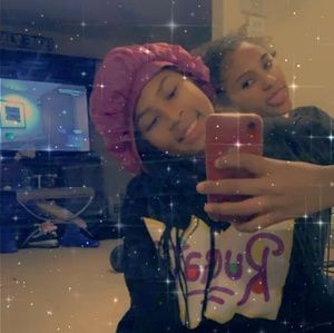 Meet your Posher, Niya